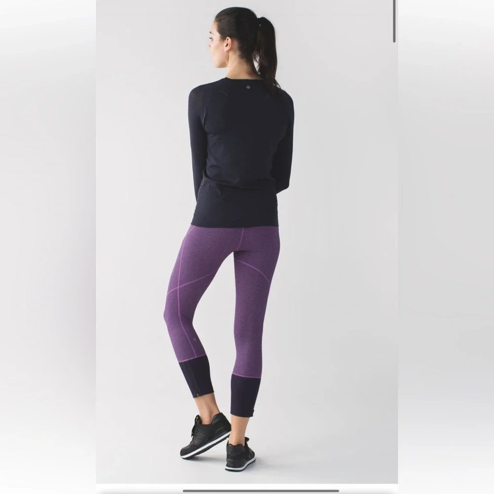 Lululemon Crop Leggings Size 4 Rebel Runner Grape & Black Herringbone Ankle Zip